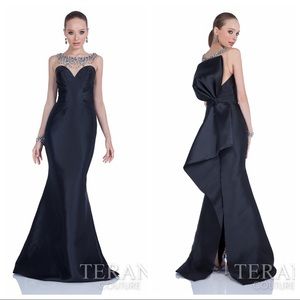 Beautiful bow detailed gown with stones gala